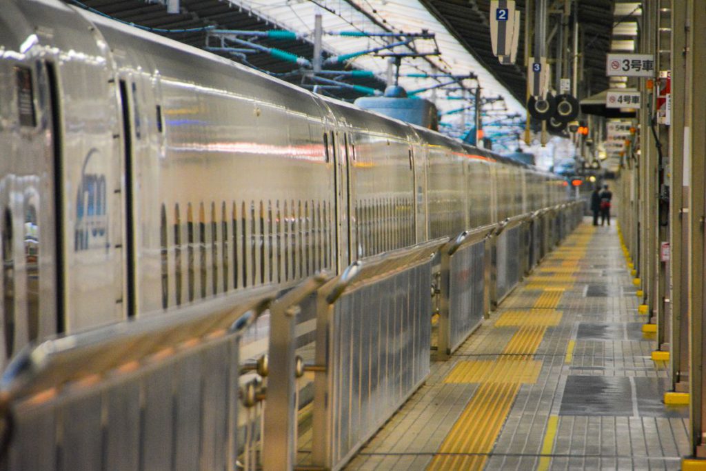 新幹線　新大阪駅にて